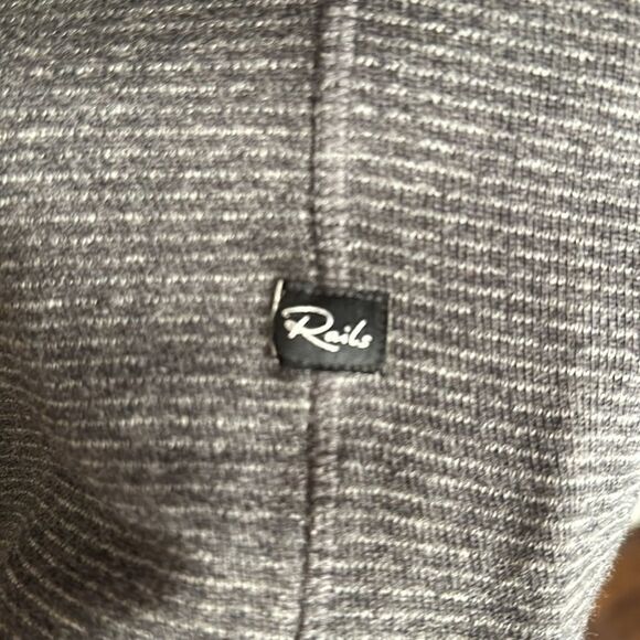 Rails Charcoal Gray Striped Men's
Smith Hooded Sweatshirt Size XXL NWOT - Picture 8 of 8